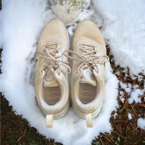 nike pink running shoes